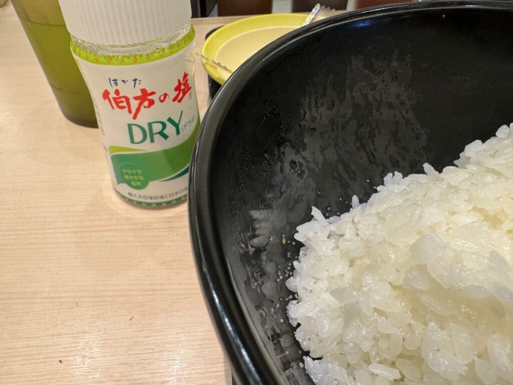 ご飯と塩