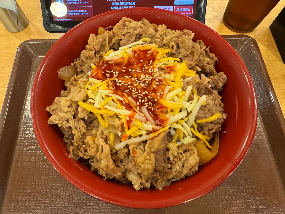 ヤンニョムチーズ牛丼