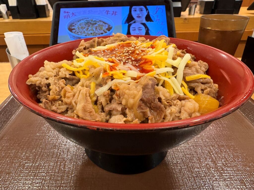 ヤンニョムチーズ牛丼メガサイズ