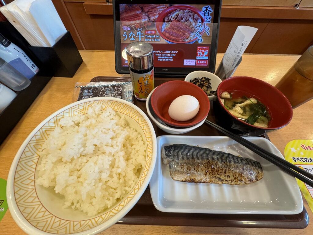 すき家「塩さばたまかけ朝食」