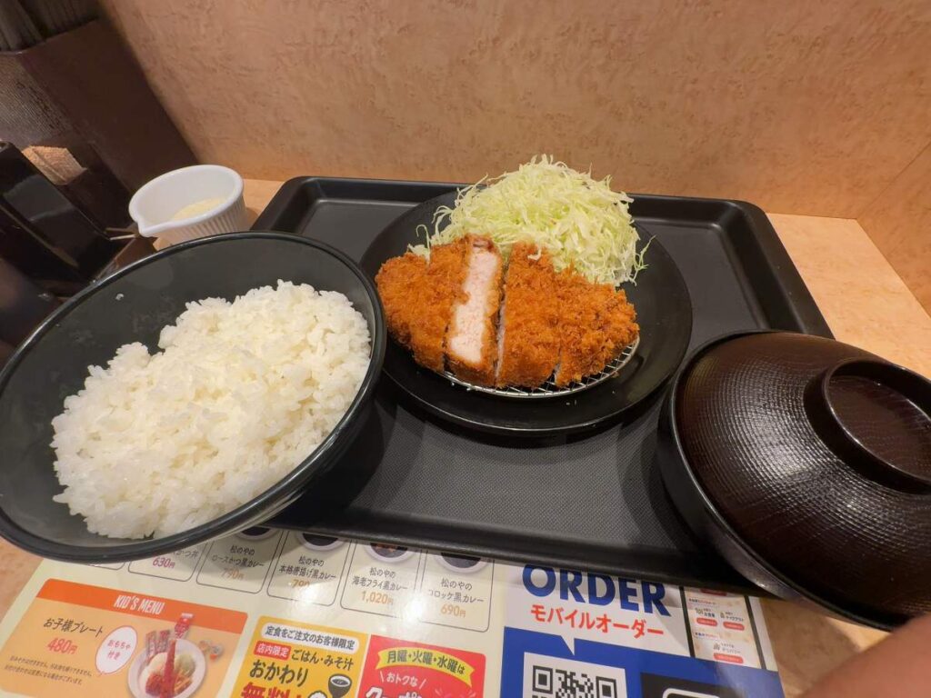 超厚切りロースかつ定食